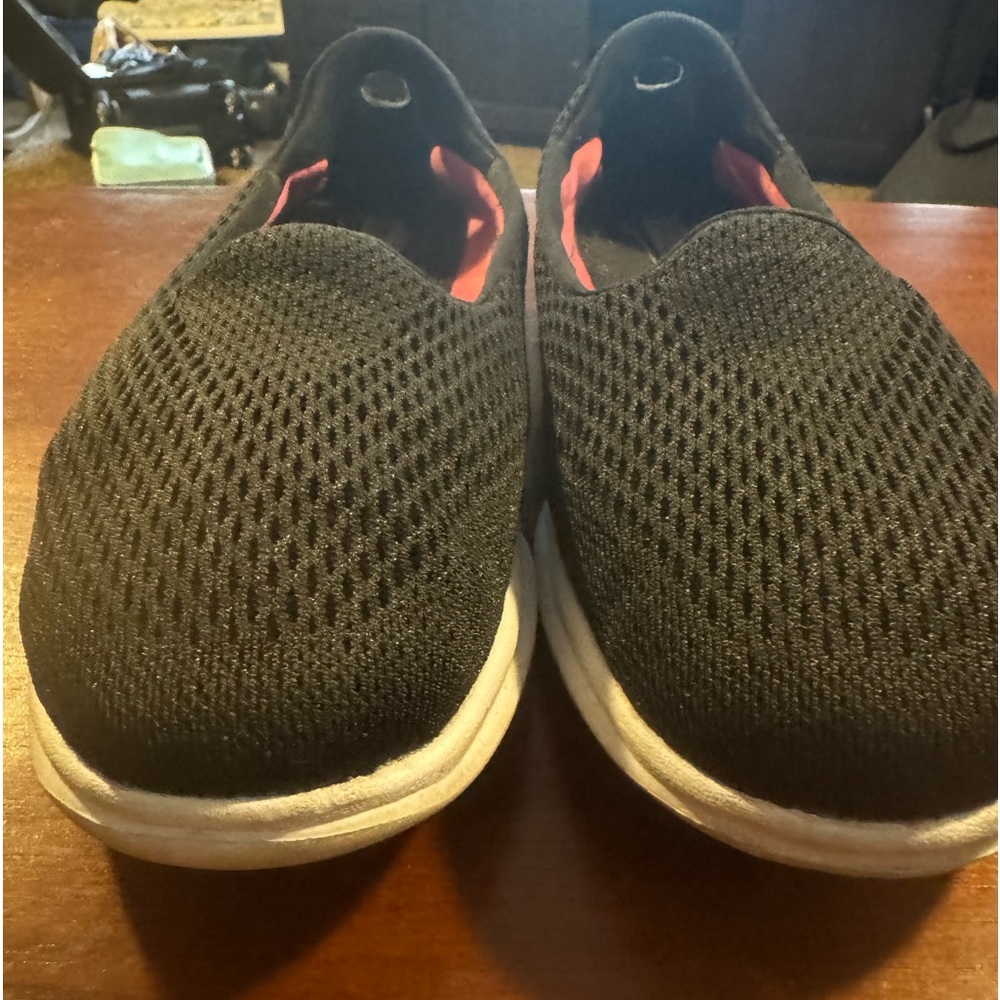 Skechers Womens Go Walk  Black Slip-On Sneakers size 6